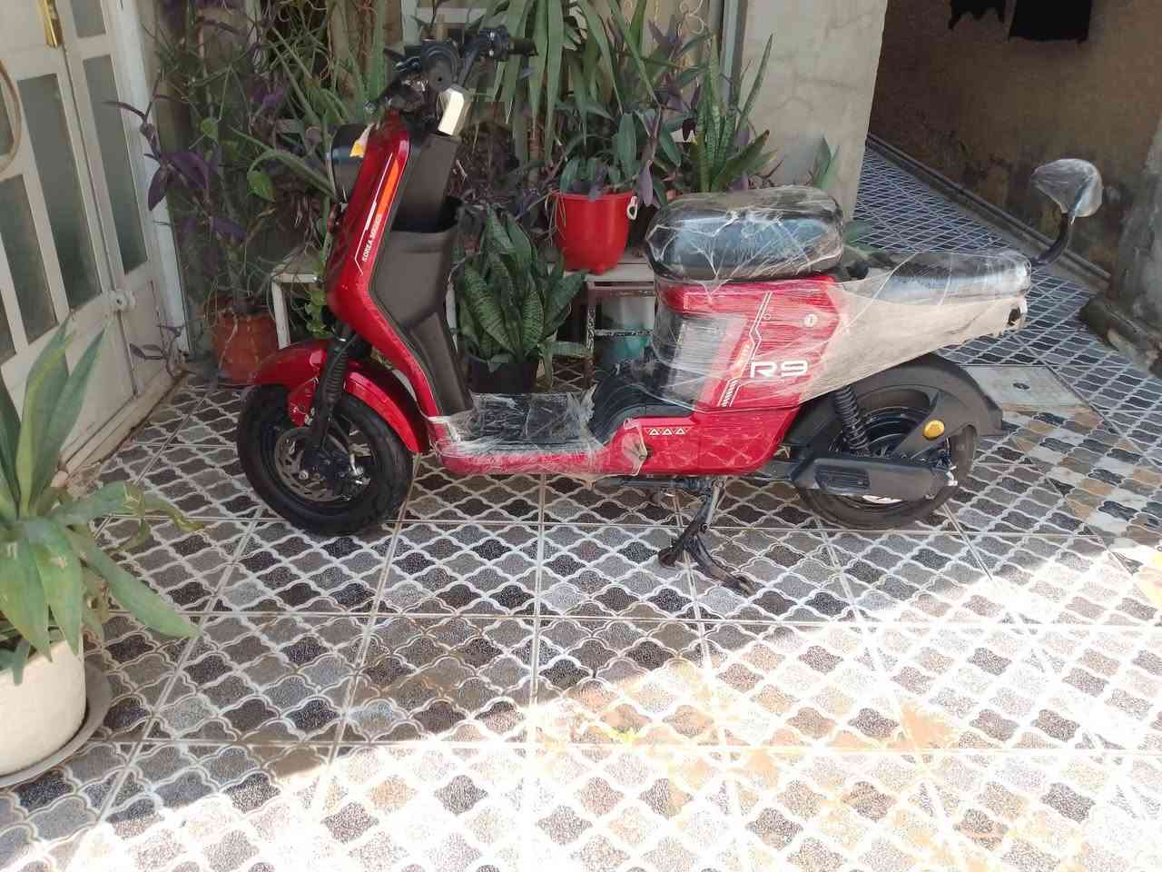 السلام عليكم عندي دراجه شحن للبيع نوع ار 9 نضيفه فول بطاريات جديدات خير من الله كهربائيات كلها شغاله لايت عالي ناصي اشاير شغالات السعر 350 وبيها مجال للطيبين العنوان ديالى بعقوبة كاطون الرازي الاتصال على الرقم ***********
