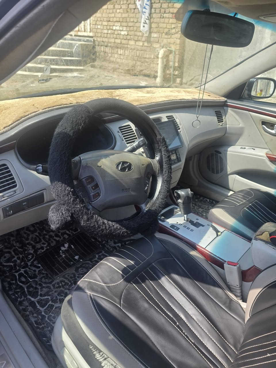 ازيره موديل ٢٠٠٧ مصبوغه عامم اثر جراد شرط برغي ما مفتوح بيها تبريد ثلج جاهزه ع اخر حبايه السعر ٧٠ مكاني واسط نعمانيه ***********
