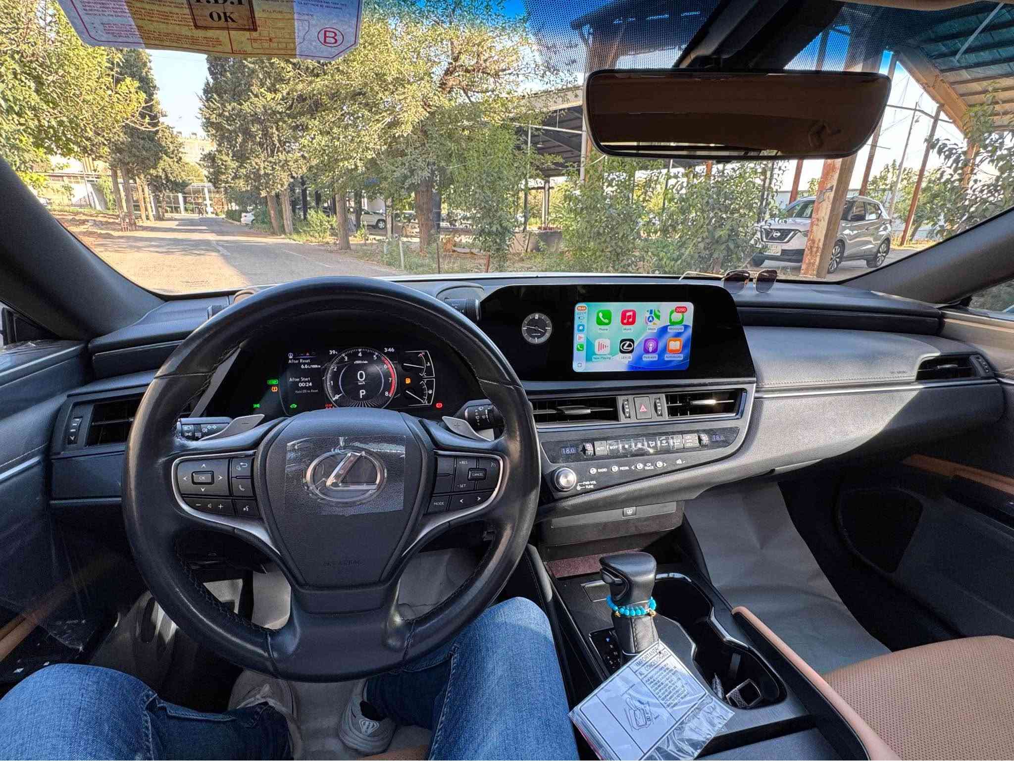 Lexus 2024 ES300H 
Hybrid
سەیارەکە فول مواسەفاتی خلیجیە 
ناوقەیسی و بەسمە 
پێش و دوا حاسە 
شاشە و کامێرە و کار پلەی 
پەردە
زۆر مواسەفاتی تر 
سەیارەکە پێش و دوای کەپسە ئیرباگی نەتەقیوە ڕەسمی حادیسەکەشی هەیە 
٢ پارچەی بۆیاخە چەمەلەخی دواوە و سنوق بێناوگرتن 
گێڕ و مەکینەو تەحویل و غەرامە بە شەرت 
نرخ:٢٦٥
*********** السليمانية, العراق
