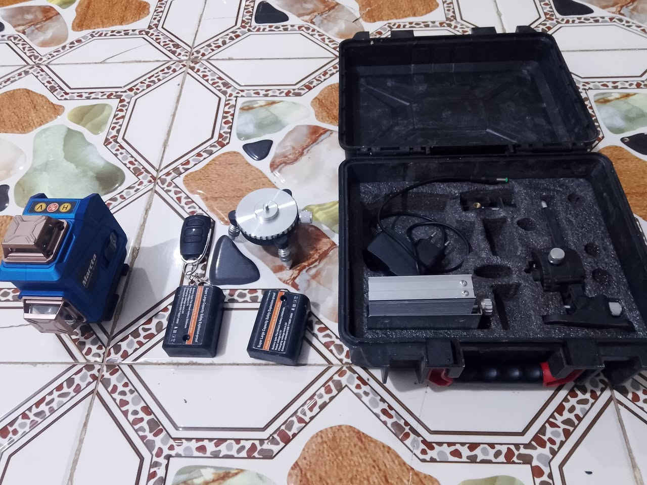 ليزر للبيع استعمال قليل جدا اخو الجديد كامل الادوات 16خط
***********
