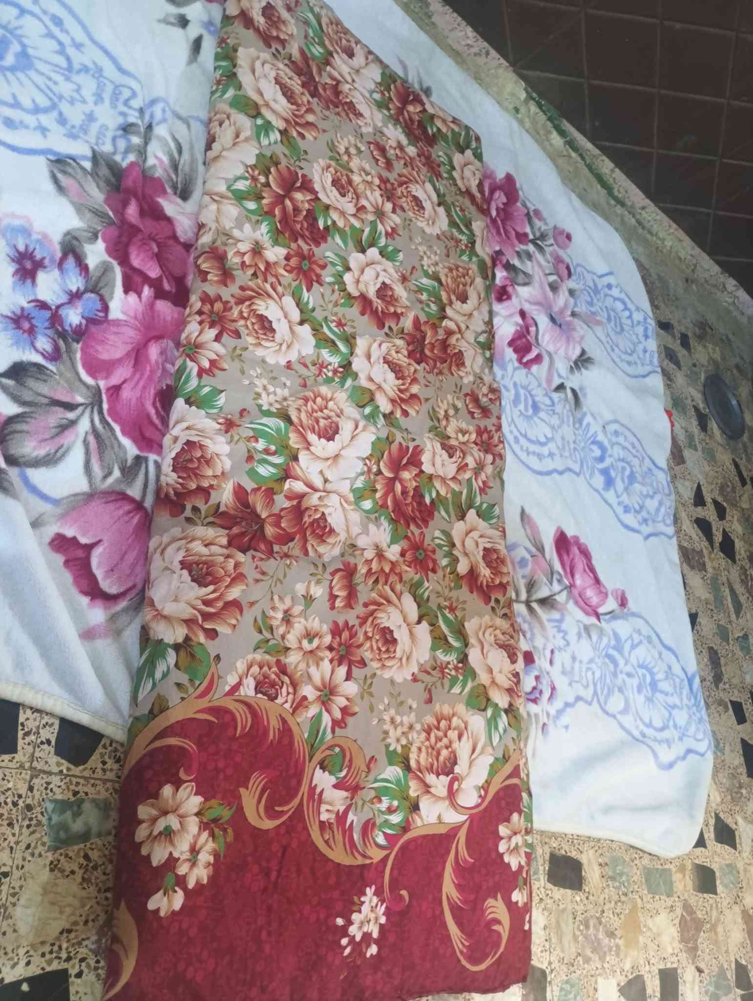بضاعة جديدة وتخبل جبناها ستونة بطانيات ومخاد وجراجف وديباجات ***********
