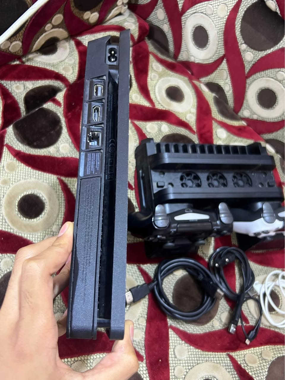 سلام عليكم بليستيشن 4 سلم مهكر ذاكرة 500GB لامصلح ولامفتوح لوك ستيكر شرط فحص وضمان كامل ملحقاتة جوستكات عدد 2 وقاعدة تبريد وكيبل تشغيل وكيبل HDMI وايرات الشحن 
وبي 4 العاب وتكدر تضيف بعد العاب 
السعر 250 مكاني البصرة الجمعيات 
*********** البصرة, العراق

نص مكتوب في الصور:
- Missed Jump تم ربح جائزة! ibrahim RMA WWW Grand Theft Auto Vice City PlayStation 2 PS4 PES 2013 MINECRAFT PLAYSTATION 4 EDITION Stray بدء