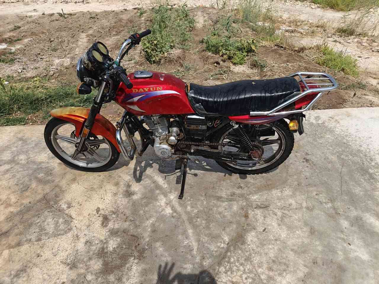 دراجه للبيع نظيفه محرك نظيف  موديل 21 دراجه حلوه نظيفه ب 350 وبيها مجال المكان حله حي الجزائر قرب محطه الحضاره***********
