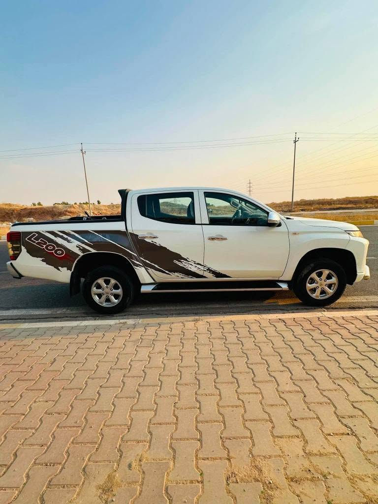 Mitsubishi 2020 دەرەجە دوو
بێ بۆیاخ تەنیا یەک دوو پەڵە ساردو کارتی هەیە
گێڕ ومەکینە وتەبرید وکارەبای بەشەرت
چوار تایەی تازە 
فەحس وهەزەو سەنەوی وڕەقەم تازە تاکو 2030
کۆبۆنی بەنزینی هەیە 
بەناوی خۆمانەوەیە شەرت تەحویل غەرامە بڕاوە
سعری 165 ومەجال
ژمارەی خاوەنی ***********
*********** كركوك, العراق
