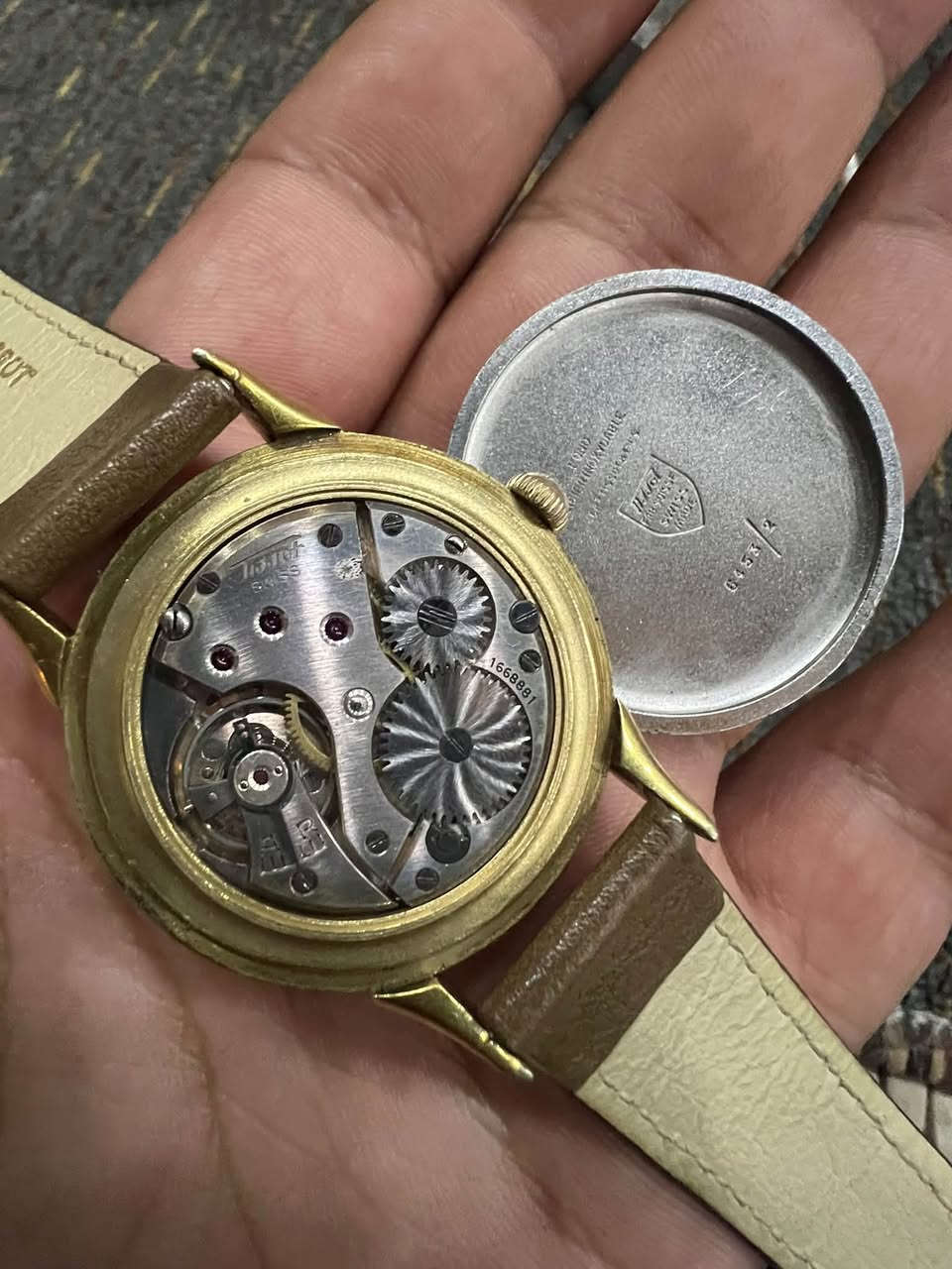 من اجمل اصدارات التيسوت موديل 1934
قطر 35 ملم نصب تكويك سير و بك اصلي
