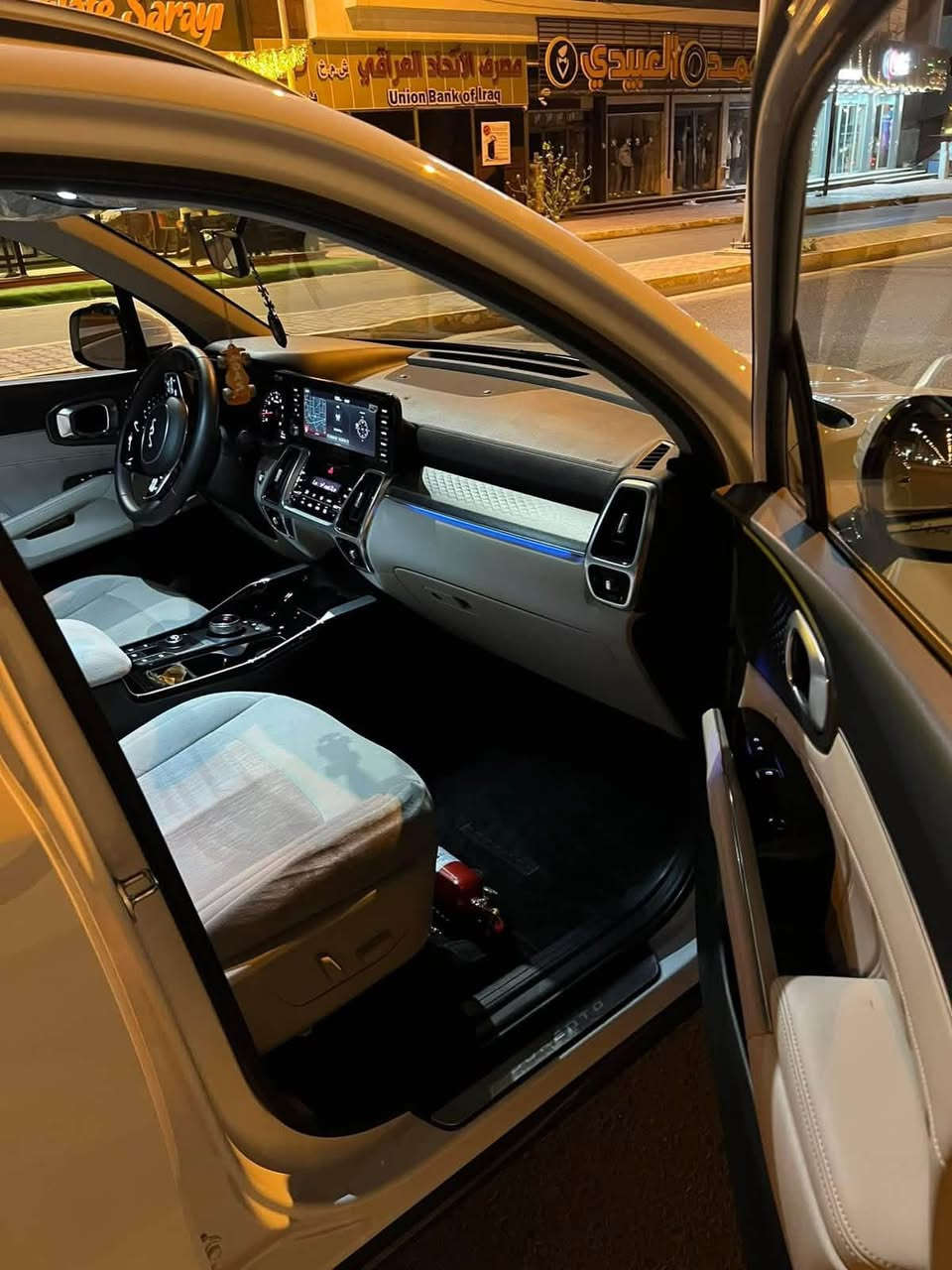 🚘 كيا سورنتو 2023 خليجي – 6 سلندر
🔹 الموديل: 2023
🔹 المحرك: 3.5 لتر V6
🔹 عدد السلندرات: 6
🔹 عدد المقاعد: 7 ركاب
🔹 القير: أوتوماتيك
🔹 الممشى: 67,000 كم
🔹 المواصفات: فل أوبشن
🔹 السعر: 270 مليون قابل للتفاوض
🔹 أو مراوس بسورنتو موديل 2025

المواصفات والتجهيزات:

• بانوراما
• كراسي جلد
• كراسي كهربائية
• ذاكرة الكرسي
• بصمة دخول وتشغيل
• تشغيل عن بُعد
• جنطة كهربائية
• شاشة كبيرة
• كير ماوس
• شاحن لاسلكي
‏• Apple CarPlay
• بلوتوث
• تحكم بالمقود
• مثبت سرعة
• حساسات أمامية وخلفية
• كاميرا خلفية
• رادار
• نظام مراقبة النقطة العمياء
• نظام تحذير مغادرة المسار
• أنظمة أمان وثبات إلكترونية
• مانع انزلاق
‏• ABS
• فرامل إلكترونية
• فرامل يد إلكترونية
• إضاءة LED
• مصابيح ضباب
• حساسات مطر
• مرايا كهربائية
• تكييف أمامي وخلفي
• تكييف للصف الثالث
• صف ثالث 7 ركاب
• ستائر خلفية
• جنوط ألمنيوم
‏• Drive Mode
‏• Ambient Lighting
• حساسات ضغط الإطارات
‏• 6 Airbags
• وغيرها من المواصفات

ملاحظة: السيارة فل أوبشن تقريباً، والناقص عن أعلى فئة هو الفور ويل + نظام الكاميرات 360/4 كاميرات.

💰 السعر 270 مليون
🔄 أو مراوس بسورنتو 2025
مكان السياره الرمادي
للتواصل ***********
