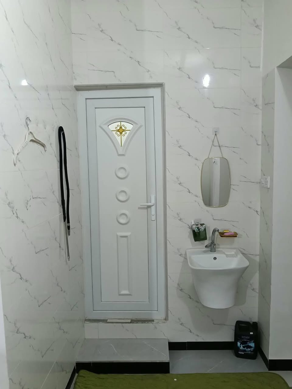 نجف شارع المطار • ١٠٠م • ٣غرف
