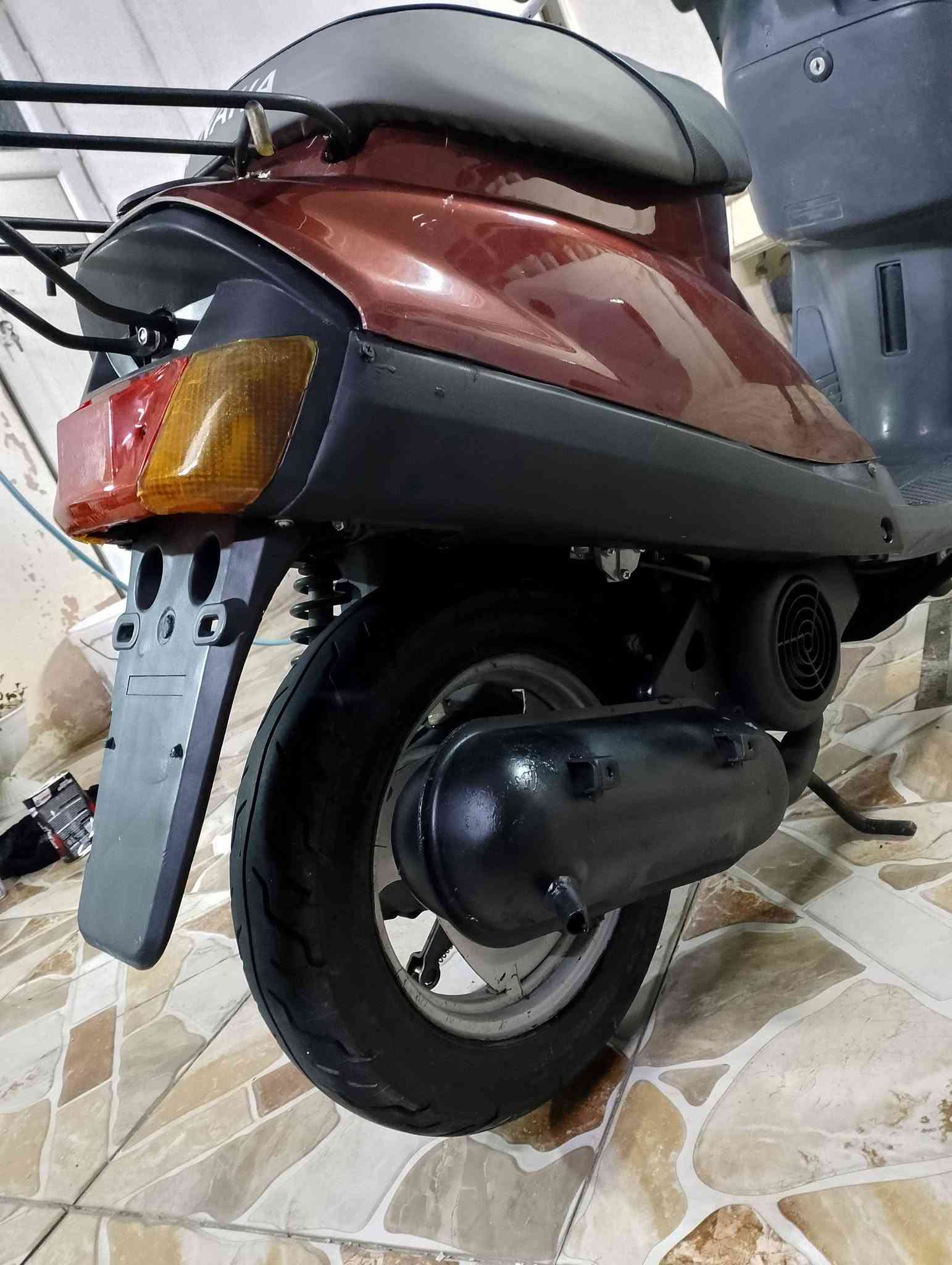 السلام عليكم، هذه الدراجة للبيع
النوع: ياماها (Yamaha))

المحرك: ما مفتوح وبدون أي مشاك

الكهربائيات: كلها شغالة ونظيفة

المكابح (البريك): يقف بمكانه، بدون أي عيب 

الفطر (الشرائح/الكفرات): ما مكسور بلادی

وجاهز بلاديالإطارات (التواير): جديدة

***********

تعال خاص و بعدین نتفاهم
