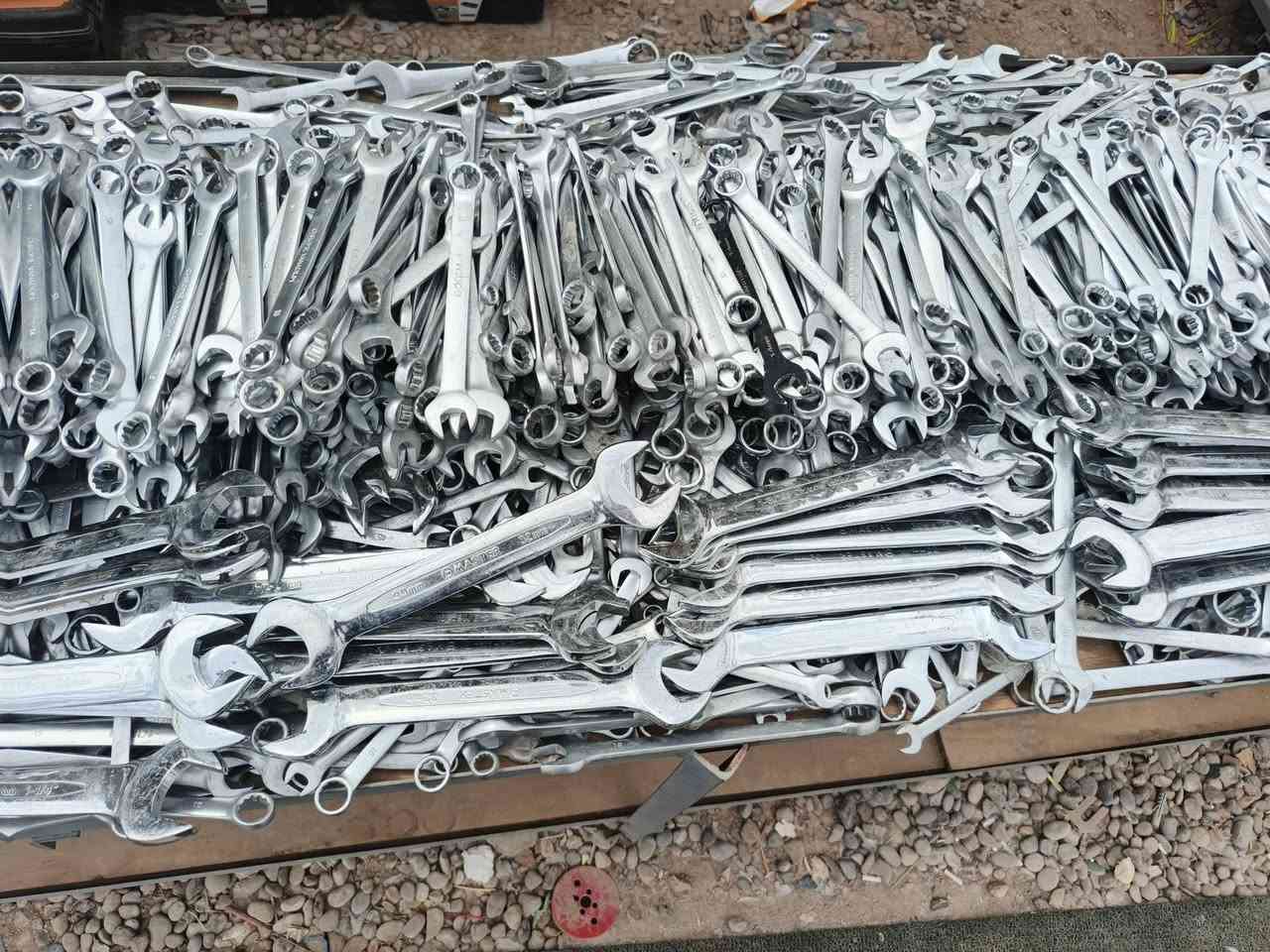 سلام عليك شباب عندي هلكد ايسباين جمله مفرد موجود خابر رقم 0773٫٫7783299 توصيل موجود شباب كل اصلي امريكي

