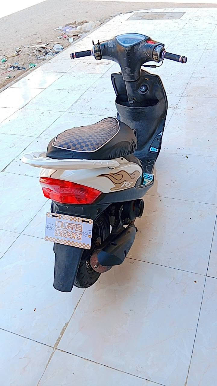 السلام عليكم 
ماكس عدله للبيع مفتوحه بوشه 55 
نكره سلف كلشي شغال بيها ما نقصها اي شي 
سعر 550 وبيها مجال 
*********** .. الغراف
