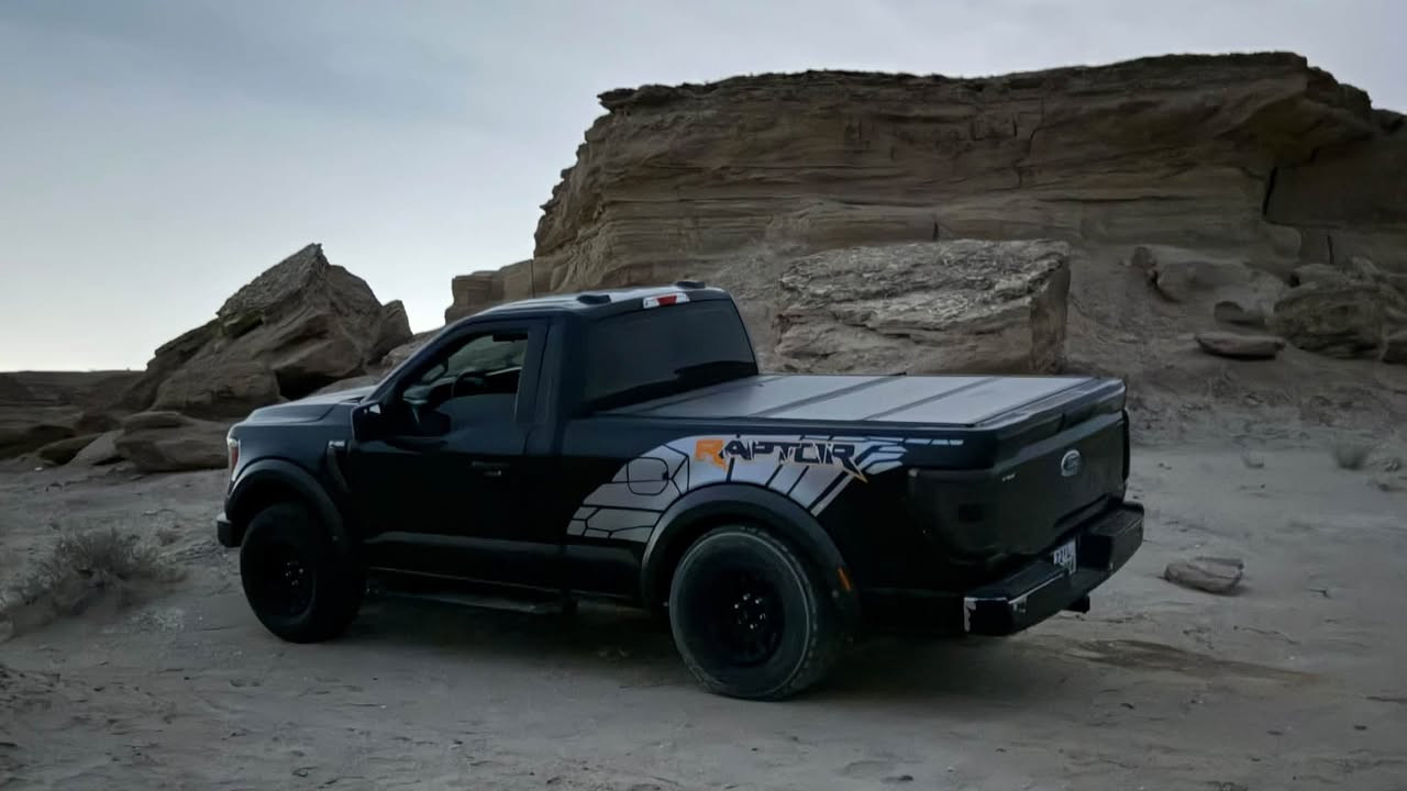 السلام عليكم فورد F150 للبيع او مراوس
السعر ٢٥٠ قابل للتفاوض

المحرك 
٣٣٠٠  تنفس طبيعي
الضرر جاملغ فقط (بدون ايرباك ) وباب مصبوغ بدون ضرر 
الإضافات 
كت رابتر
بگ لايت سموك لد 
ويل ميثود 
تاير جبلي كاتم 
شاشة جبيرة 
كشنات جلد
كير علاك
وشم رابتر 
مغلفة ppf كامل
دبل اكسل 4x4

وفئة السيارة
F150 XL
محدث رابتر كامل
مكان السيارة كربلاء 
السياره بأسمي تحويل مباشر 
***********
