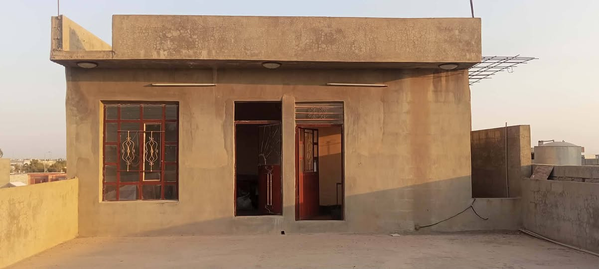 سه رتا به ناوى خوداى گه وره و ميهربان
سلاو كريارانى به ريز ئه م خانومان لايه بوفروشتن رووبه ركه ى 190متر تيجارى پيكهاتوه له دووژورنوستن*هول+متبغ+ميوان+مشته ملأت+بيتونه *ژوورى له سه ره وه +دوكان و هديقه ى كيشى له گه له /خانويكى پاكوخاوينه بس عرزى كاشى نيه ناونيشان كركوك بنجاعلى نزيك شوقه كه كان بنجاعلى ياخود تنيشت ماريامول سه رجاده ى شوقه كان بوزانينى زياترپه يوندى كن به م ژمارانه ى لأى خواره وه 

***********

***********مكتب شالاو زه نگه نه
