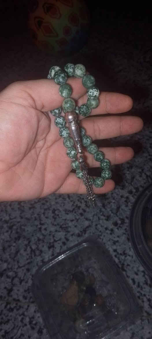 سبح عدد 2 وحده عباس اباد الاصلي ذمه سعرهن ثنينهن ب 25 الف وبيهن مجال المحابس بيهن ثنين فظه ايراني بس القديم موجديد واهل المصلحه يعرفون والباقي كلهم نحاس سعر المحبس على 7000 الف قفل مكاني بابل مركز *********** بيه واتس الي يشتريهن كلهن اتساهله بلسعر وعندي بعد شذرات الي يريد يراسلني واتس وادزله
