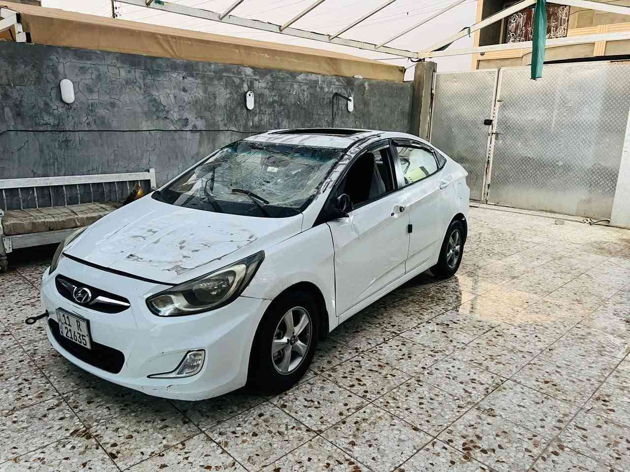 سلام عليكم للبيع هونداي اكسنت رقم بغداد انكليزي موديل 2014 خليجي اخوان سيارة تعرضت لحادث جفيه سياره شغاله وتمشي  مكفول لغود و
شواصي ورباكات مكينه 1600 تبريد شغال 
*********** سعر. 48
