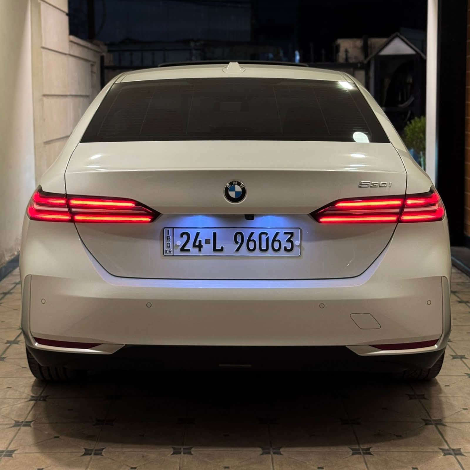 السلام عليكم 🌺
BMW 530 i luxury
موديل 2024 - الشكل الجديد 
——————————————————
المواصفات 
- داتاشو 
- ⁠خمس كامرات🎥
- ⁠فتحة سقف 
- ⁠بصمه تشغيل وابواب دخول ذكي 
- ⁠شاشة متصلة تدعم كار بلي 
- ⁠مخارج تكييف ذكية 
- ⁠انارة داخلية متغيرة 
- ⁠رادار امامي وخلفي وجانبي 
- ⁠حساس امامي وخلفي 
- ⁠كشنات جلد وتدفئة وتدفئة ستيرن 
- ⁠خزن ميموري 
- ⁠سستم صوت هارمن 🎧
- ⁠شفتات تبترونك 
- ⁠ستيرن كهرباء 
- ⁠شحن لاسلكي 
- ⁠مود درايف 
- ⁠مري شفط وقلاب ونقطه عمياء 
- ⁠انارة ترحيب 
- ⁠قفل وفتح عند الاقتراب 
- ⁠جنطه كهرباء ( تفتح بالقدم )
- ⁠لايتات داينمك اوتو 
- ⁠التحذير بالاهتزاز عند انعكاس المسار

طبعاً السيارة بيها هواي مواصفات وجديدة جداً بالعافيه الي تصير من نصيبة .☘️
السيارة ( كلين تايتل ) كفالة عامة من كلشي من الدعاميه للدعامية لاحادث ولاصبغ ولابارد ولا اي شي - بعدها على وضع الشركة 
ماشية 55 الف ميل 
رقم شمالي دخول كاتي دهوك احنه رقمناهة جاهزة من كلشي 
مغلفة ppf بالكامل ضمان ١٠ سنوات 

مكان السيارة بغداد - حي الجامعة 
وسعرها جداً مناسب وشايف كل الخير مقدماً الي ياخذها 

السعر ٤٣،٥٠٠$

للاستفسار *********** 📞
