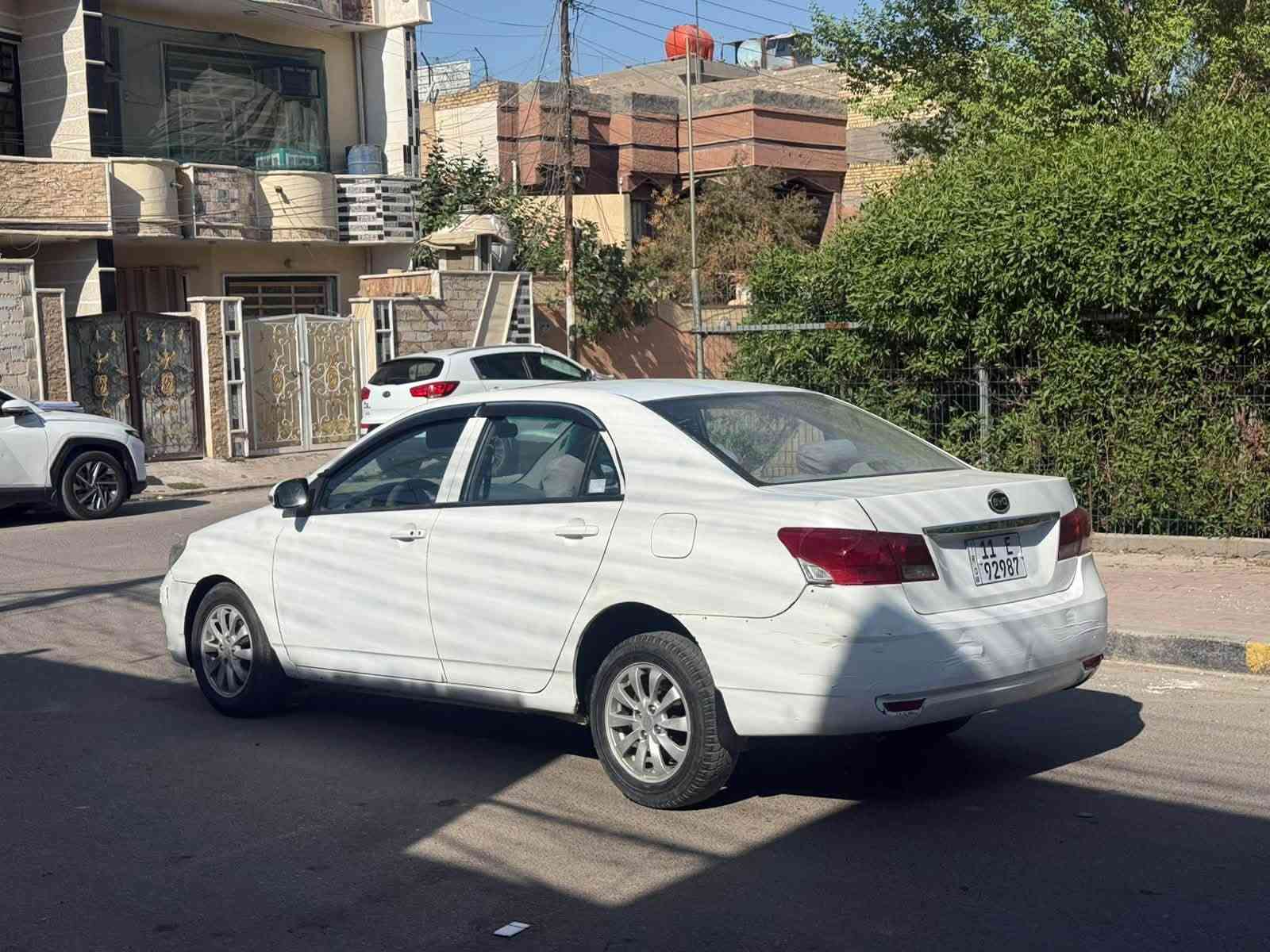 السلام عليكم BYD. G3.  2013 كير اوتماتيك المرغوب 
مكفوله كفاله عامه ضربه وصبغ وتبديل كير ومحرك شرط الكفاله كير مال مني كوبر يعني انسى العطل ميكانيك تبريد منضومة جديده صدر جديد تخم تاير نضيف محرك جديد سيارة ماعايزها اي شي فول مواصفات ماشيه 146 حقيقي سياره حلوه وشرط الفحص رقم بغداد 11 انكليزي والتحويل مباشر هزه جديده سنويه جديده سياره جاهزه على داير مليم ونضيفهحتى طخطخات مابيها ولا حتى بوارد ممتعوبه  السعر 52 مكاني بغداد رقمي 
***********
