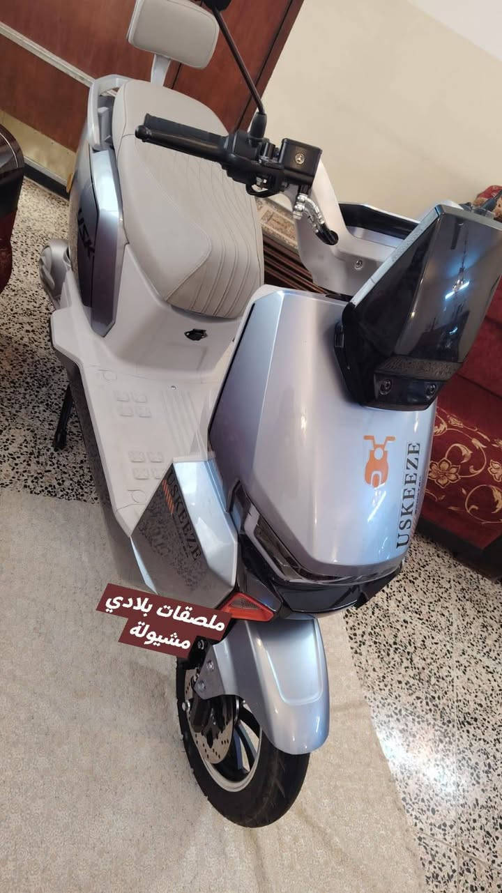 دراجة شحن الملكة USKEEZE
ملف 3500 واط، شرط ملصق الشركة عالملف
بطاريات 6 حجم جبير، 40 امبير 72 فولت
4 نمرات سرعة قصوى 110 حقيقي 90
تمشيك 100-110 كيلو على قراية العداد، الحقيقي 65 كيلو
نظام بك R، هورن واشاير وخلاط شغالين 100٪
لايت عالي ناصي وسكن لايت خفيف ومدينة العاب من جوا شغالين 100٪
مثبت سرعة شغال 100٪
يتحمل وزن 200 كيلو بالراحة (مامجرب) 
بريكات دسك امامي وخلفي بنز
حساس بريكات شغال 100٪
قفل ستيرن كامل عدا نظام السرقة 100٪ شغالين،
الماطور استعمال كلي اقل من 10 ايام، نظيف من الطفارية للدرع.
شاحنة موجودة وية كارتونها،
دبل سويج ودبل كارت NFC ،دبل بصمة قفل فتح انذار وتشغيل عن بعد. 

سعر : مَـليون.
واتساب حياكم الله  : ***********
