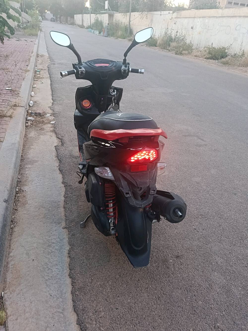 دراجة جي تي ار رياضية للبيع
الدراجة مزوده  و نوزل محركها مكفول
تاير خلفي جديد والباتري جديد 
والكفر مالتها تجاري الدراجه نظيفه وحلوه 
بيها كيج العداد يحتاجله قمجي فقط وكيج البانزين ميشتغل هذني شغلات ثانويه تتصلح
سعر الدراجه 950,000 الف دينار بيها مجال بسيط
مكاني الصالحية 
***********
ابو زياد الاسدي