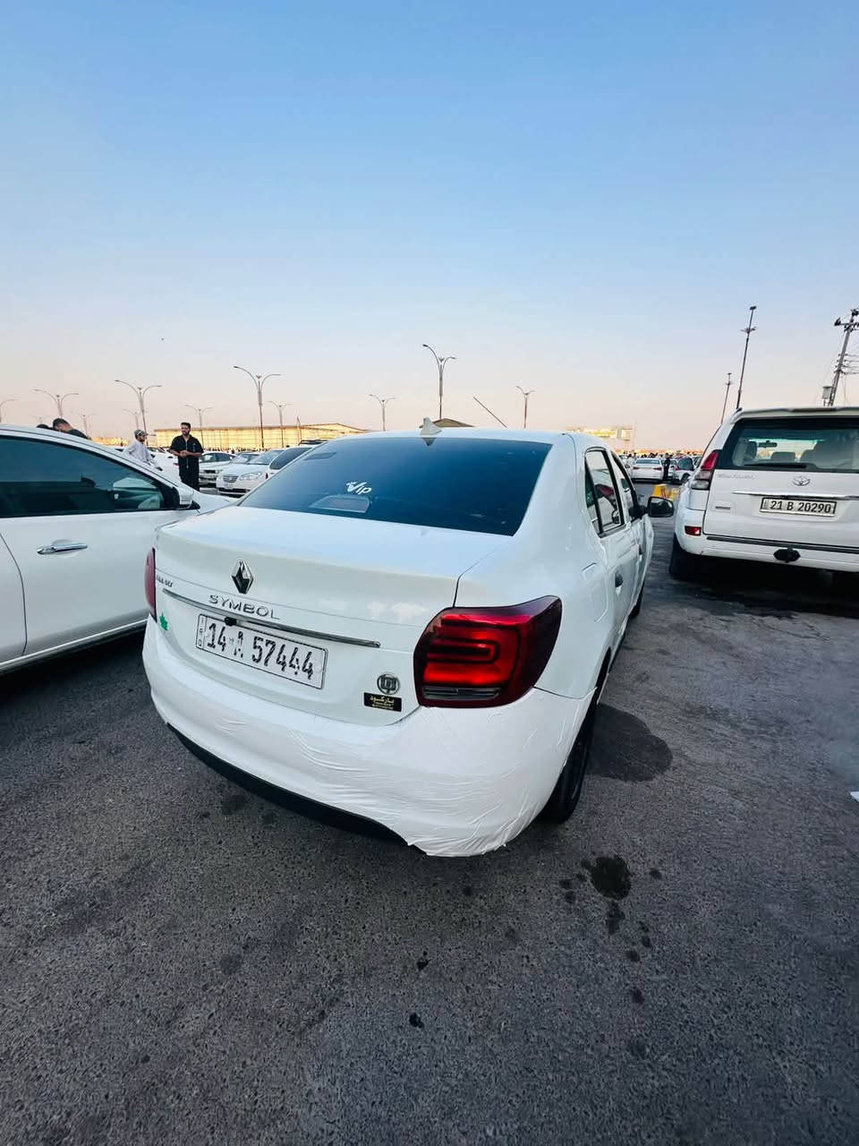 سلام عليكم
سياره رينو سمبل 2019
سياره باسمي تحويل 
تبريد وكير مكفولات 
حداده توه نافضها كهربائيات شغاله 
بدي شوف العين 
سياره مكينته بيه صوت يرادله مكينه 
سعر 43 وبيه مجال 
الاستفسار الاتصال ***********
