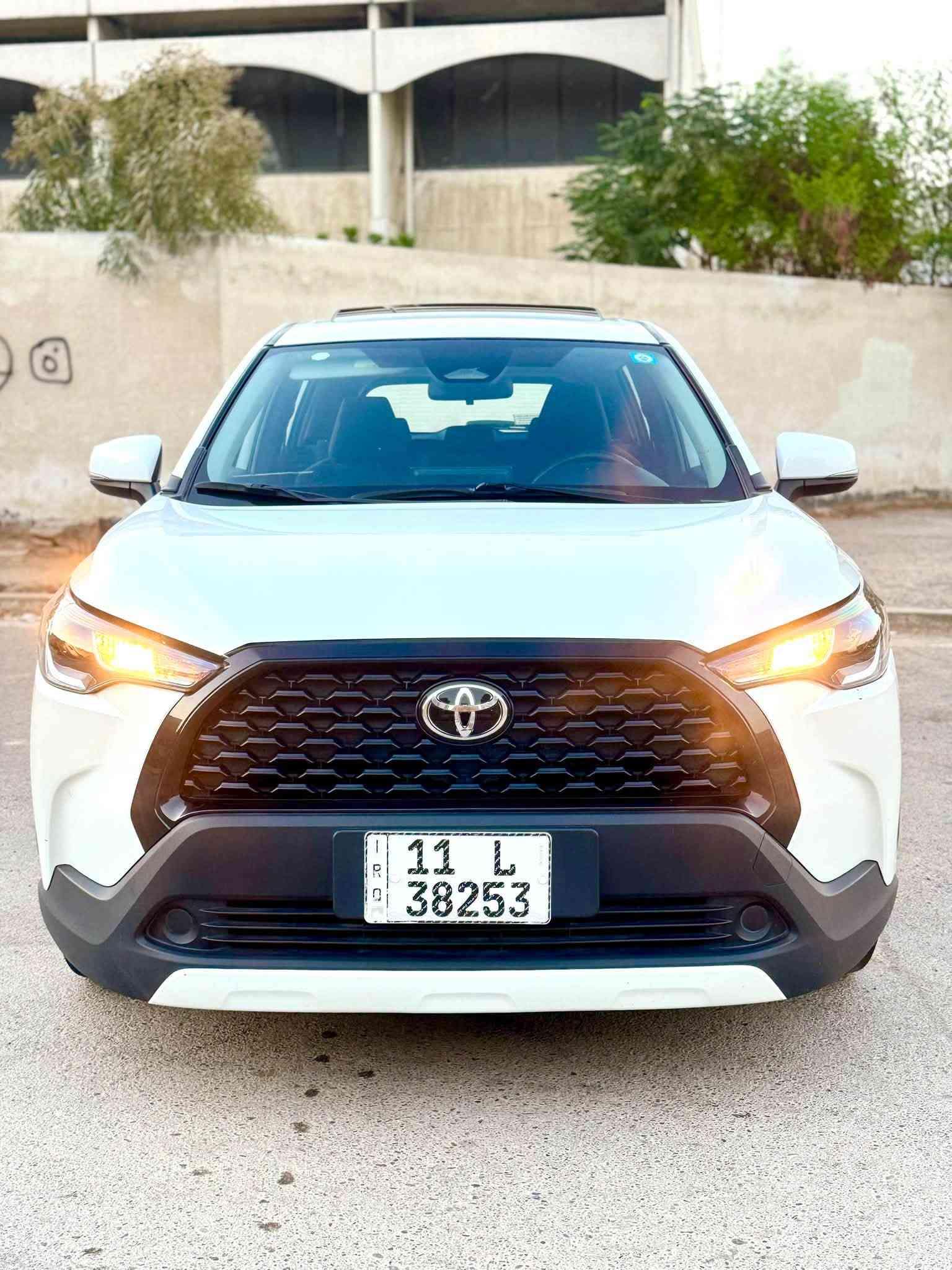 سلام عليكم كورلا كروز 2025 على وضع شركة 
ماشية 28مكفولة كفالة عامة  من كلشي 
مواصفات 
🔹بصمة 
🔹دخول ذكي بدون مفتاح 🔑 
🔹فتحة سقف
🔹اشاير بل مري 
🔹ماطور لايت (يصعد وينزل )
🔹اوتو لايت عالي
🔹اوتو هولد 
🔹سايد بريك بصمة ذكي 
🔹زر EV  
🔹وضعيات قيادة 
🔹بك لايت لد 
🔹تبريد ❄️ ثلج  قطعتين 
🔹اكواب حار بارد 
🔹شاشة كار بلي بلوتوث 
🔹عدادات دجتل 
🔹قيادة ذاتية +رادار 
🔹تحذير عند خروج عند مسار +بريك ذاتي عند حاجة 
🔹منافذ طاقة امامية وخلفية 
🔹ويل كب 
مكاني حي جهاد اربع شوارع  
السعر 27.750 وبيها مجال قليل 
*********** 🔹
