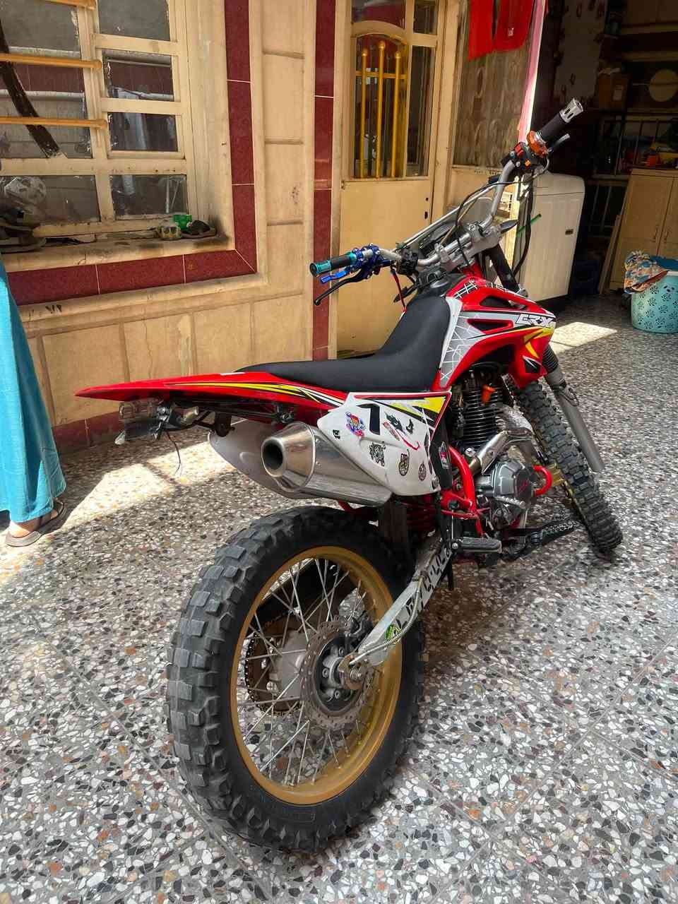 لسلام عليكم قفاز CRX 300cc للبيع شلعه معدل اشك الكاع بيه نقص فقط فج بريك خلفي وشكم ملاحضه بسيطه السعر مليون مكاني حي العامل بغداد ***********
