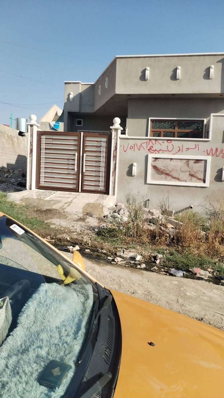 بيت للبيع القوسيات خلف معمل الغاز التوفيق مساحه 160متر
بيت كامل بيه نقص بس جص 
سعر47 
ستفسار ***********
