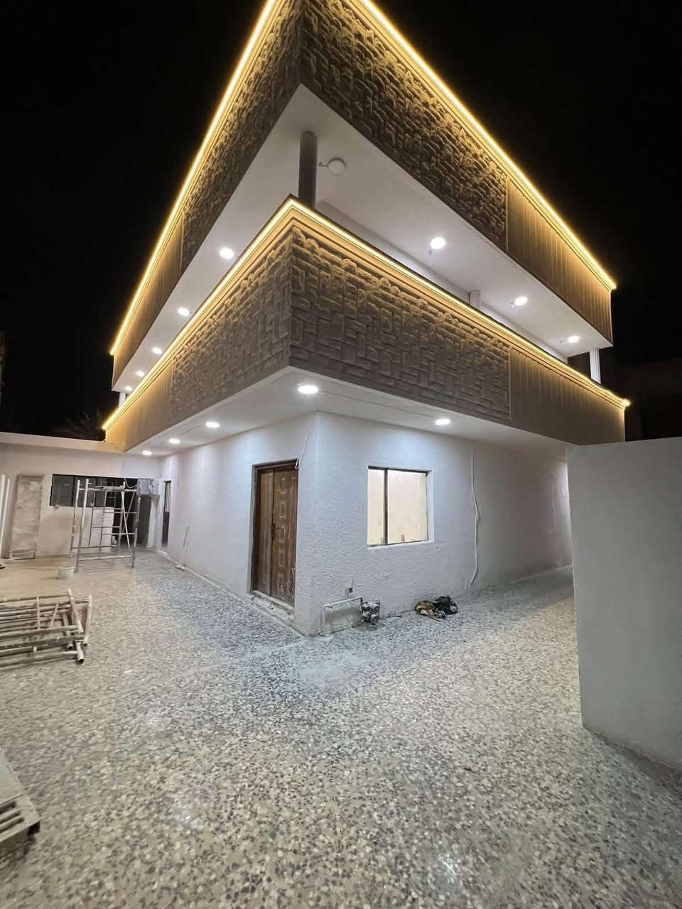 بيت ركن مساحه 300متر يحتوي على 10غرف نوم متحدث بالجديد موقعه راقي يؤجر اي نشاط تجاري للاستفسار ***********ارام للاستثماروالتطوير العقاري
