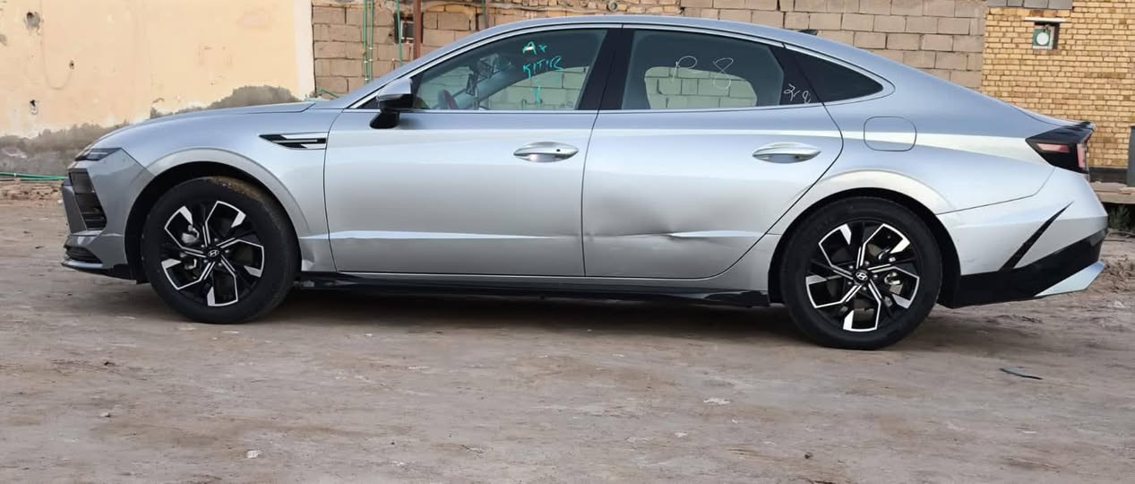 سلام عليكم
للبيع او مراوس 
سوناته موديل 24 
مرقم شهداء مثنى 
وكاله عامه بسم المشتري 
الضرر مقدمه البنيد فقط 
           المواصفات 
بصمه ابواب 
بصمه تشغيل 
شاشه كار بلي 
تحكم استيرن 
قياده ذاتيه 
صندوق ذكي 
كير تعليك 
محرك 2500
كشن كهربائي 
كشن تدفئه تبريد 
 السعر 171 وبيه مجال 
( وبعد بيه مواصفات)
***********
