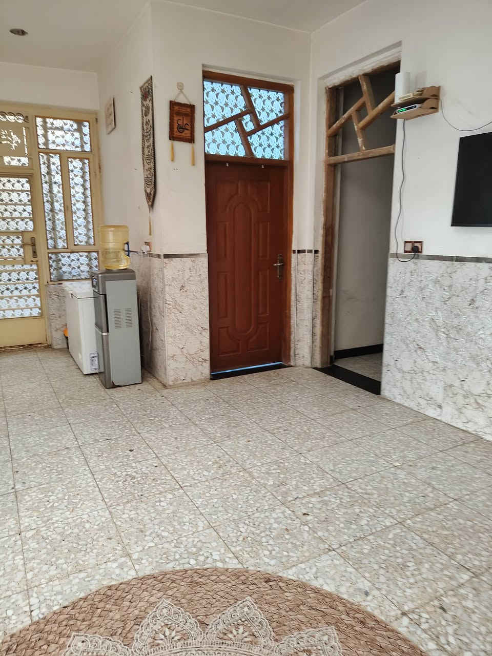 دار للبيع 180متر زراعي البلديات قرب مضيف السواعد  البيت يحتوي على 6غرف نوم واستقبال***********
