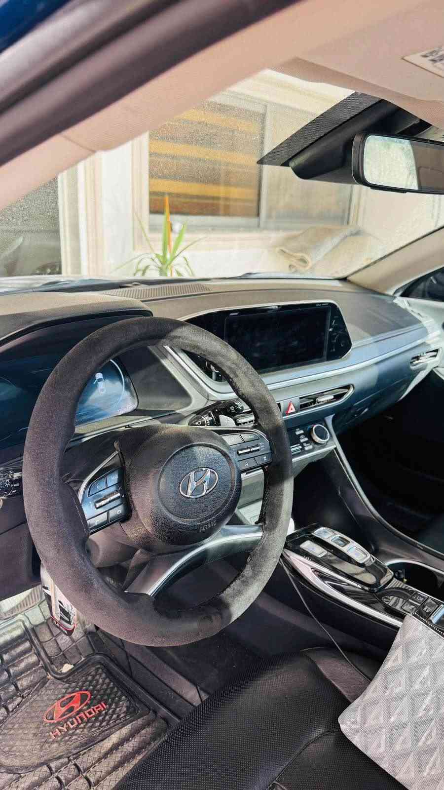 السلام عليكم

سوناتا موديل 2021 فئة لمتدد فول الفول

اعلى فئة بالسوناتا 

  شنو ابالك بيها مواصفات

اوتو بارك تتقدم وترجع بالريمونت 

رقم بغداد باسمي تحويل ثاني يوم حجم المحرك 1600تيربو 

1- بصمة ابواب لمس + تشغيل + صندوق

2- بانوراما ( فتحة سقف ) + بردة سقف كهربائي 

3- دشبول دجتال متغير 3 الوان

4- كشنات جلد

5- كشن كهرباء  2 امامي 

6- كشنات تدفئة تبريد

7- خزن 128 كيكا + ( android auto + apple car play)

8- 4 رادرات امامي وخلفي وجانبي + توقف تلقائي

9- اشاير في المري + نفطة عمياء في المري

10- انارة داخلية مركزيه 13 لون بلادي بيبان ودشبول

11- شاشة الحجم الكبير 12 انج + تحكم عام على السياره

12- سستم صوت BOSE الصوت 12 سماعة و دمام 2

13- لايت امامي 4 عدسات LED بكلايتات لد

14- هاندبريك بصمه + اوتو هولد للتوقف في الازدحامات

15- شاحنة طوارئ شحن سريع

16- منفذ USB امامي خلفي 

17- شفتات في الاستيرن كير ( تبترونك رياضي )

18- نظام المساعده على الاصطفاف

19- نظام الترحيب عنده الاقتراب داخل وخارج السياره
 

20- 4 وضعيات قياده + تغير اللون في الدشبول 

21- نظام تحديد المسار 

22- مثبت سرعه 

23- نظام مستشعرات في الباب من تنفتح الباب تتوقف السياره 

24- تبريد السياره بيانو 

25- كيجات الكتورنية

26- كير 8 نمر دبل گلج

27-  خمس كامرات

وبيها بعد مواصفات 

حادثها موضح السونار 

للاستفسار:***********

ملاحضه متواجد فقط على الرقم التالي والواتس اب النجف, العراق
