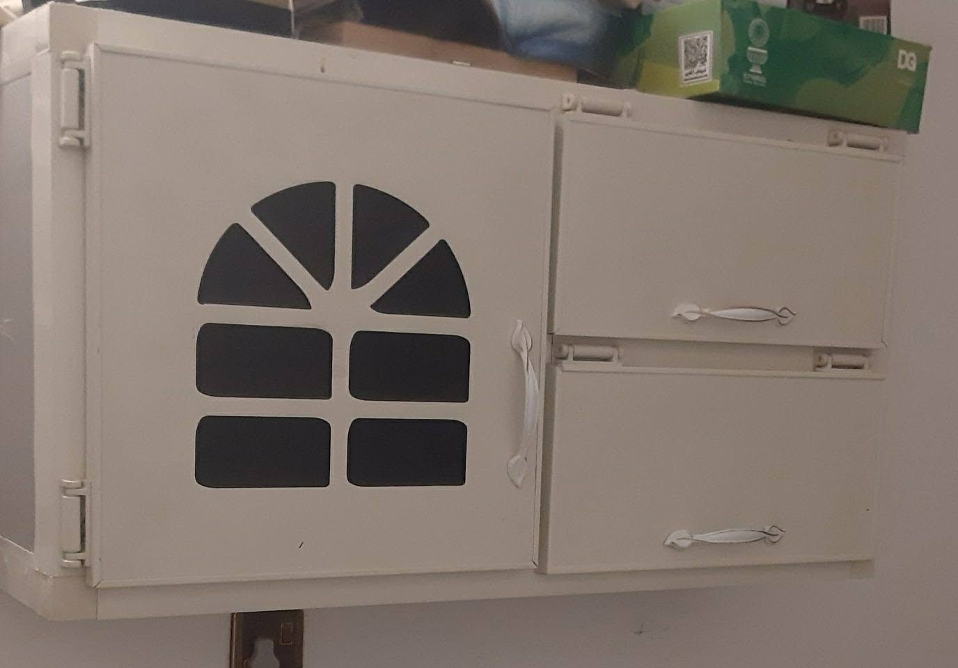 للبيع مكانه بغداد نظيف واستعمال قليل ٣ قطع سعره 120
