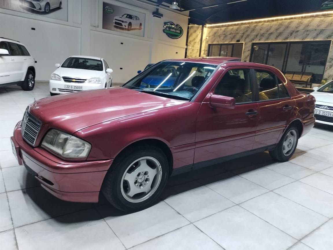 السلام عليكم
من رخصت الادمن
السعر 55 وبيها مجال
مرسيدس 230
فول موصفات 
محرك 4
صبغ عام جماليه
محرك بديت صرف
كير شرط
تبريد ثلج
اسلايت
شرط التحويل

وترهم مروس......... 

مكان السياره موصل
مدينة المعارض الجديدة شارع الوسطي معرض الآغا للسيارت 
للاستفسار
*********** موصل, نينوى

