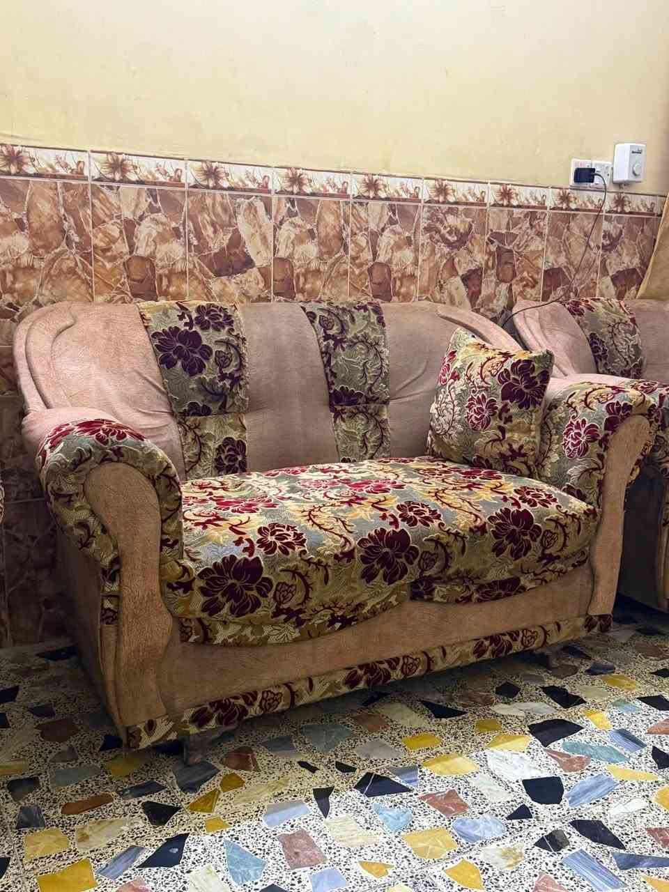 غراض بيت مستعمله للبيع
تخم ٩ نفرات 
تخم ٨ نفرات 
ميز طعام خشب صاج النوعيه القديمه القوي وياه ٤ كراسي 
كاونتر اللمنيوم 
المكان بغداد - الشعب 
***********
