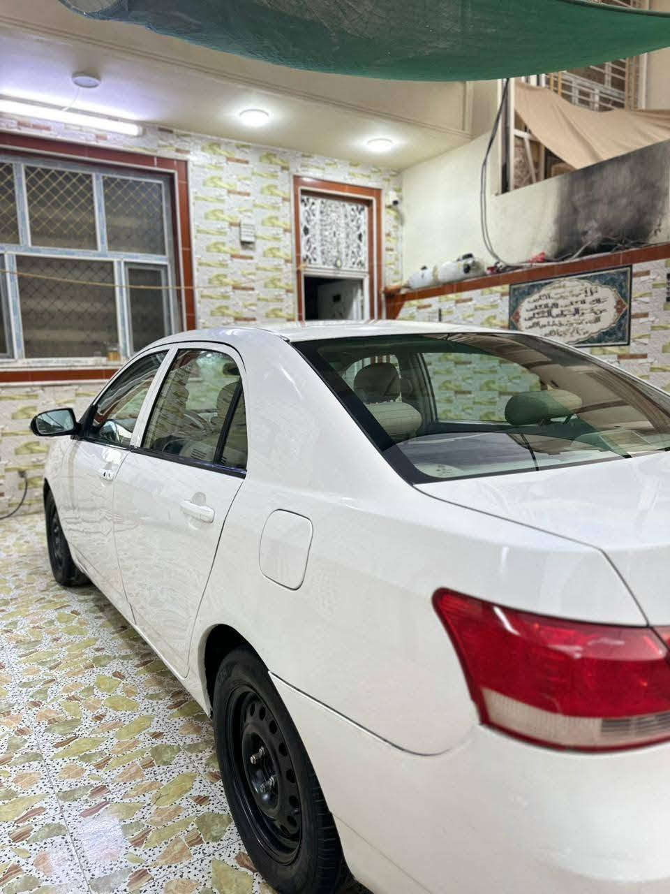 السلام عليكم BYD موديل ٢٠١٢ رقم بابل الجديد 
السيارة بيها الكير يبوش اتوماتيك واريد ابيعها على وضعها 
مواصفات السيارة بدون ضربة بيها بارد باب الراكب وخشم الجاملغ جهة السايق كهربائيات كامله
شاشة  فتحتة سقف 
كامرة 
حساسات شغالة 
تحكم بالمري 
لايت عالي زنون 
اشاير بالمري 
محرك ١٨٠٠ اقتصادية بصرف البنزين 
صاحبها يريد عقد مروري مباشر 
سعرها    ٤٢   وبيها مجال 
ادامة كاملة من دهن 
ماء زيتي الاصلي 
سيارة ناعمة بالمشي تجي وتفحص 
*********** الاتصال على هذا الرقم
ملاحظة اني موظف فقط عصرا الي يريدها ويتدلل
