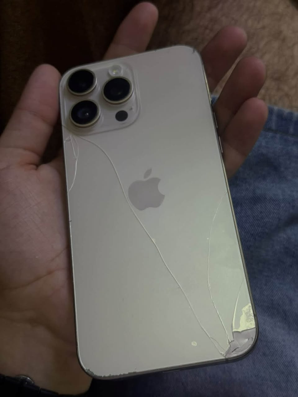 ‼️‼️‼️‼️‼️‼️16pro max
ذاكرة:256

بطارية:94

الجهاز نظيف بي فطر بالظهر ومبدل شاشة نوعية oled

اسألوا عليها بالسوگ،او مراوس وي 15pro max ونتفق ع فرق سعر الجهاز 900قفل مكاني بغداد
واتس اب:***********
رصيد:***********

نص مكتوب في الصور:
- 7:46 القطع والخدمة تجمع Apple سجل تاريخ القطع والخدمة، وهذا السجل يعرض معلومات عن هذا الـ iPhone وحالته وتفاصيل إصلاحه. معرفة المزيد... سجل تاريخ الخدمة الشاشة غير معروف