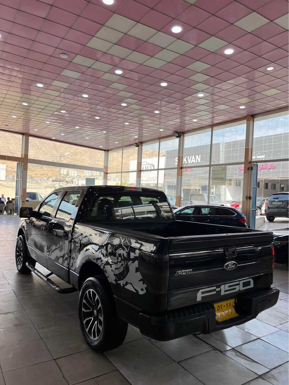 ‏موديل 2011
‏صبخ 2 قطعه بدون دواخل شرط 
سعر135$
‏غرامة 11$ورقة ينزل من السعر 
‏ محرك 6￼ سلندر 
‏محرك كير شرط 
‏تحويل وكالة شرط 
‏شاصي قصير مرغوب ￼
‏عنوان دهوك 
***********￼واتساب
￼￼￼￼￼￼￼￼￼￼ دهوك, العراق
