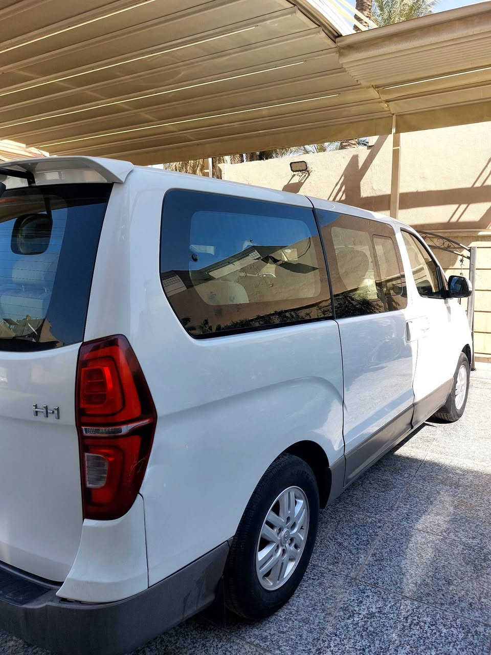 #ستاركس H1
موديل 2020
رقم أربيل ماشية 135 ألف
كشنات سياحي شاشة جبيرة لد خلفي تبريد 3 قطع داخل بيجي تبريد ثلج
كاز مكينة مفتوح 
تجفيت جديد السيارة جاهزة عنواني بغداد المنصور شارع الأميرات غير متواجد عالفيس 
هاتف ***********
