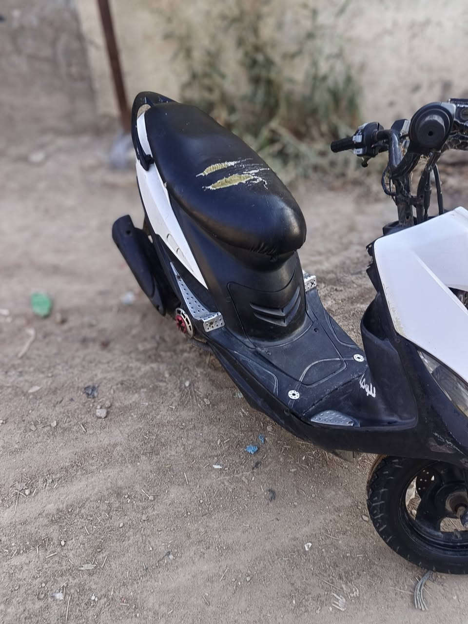 سلام عليكم درجة ماكس عدله لبيع نضيفه كلشي شغال بيه سلف هندر عوزه راجز مكينه ناعمه مفتوحه سعرها مناسب 275 مكان ناصريي مركز وشراي *********** يتصل عله رقم
