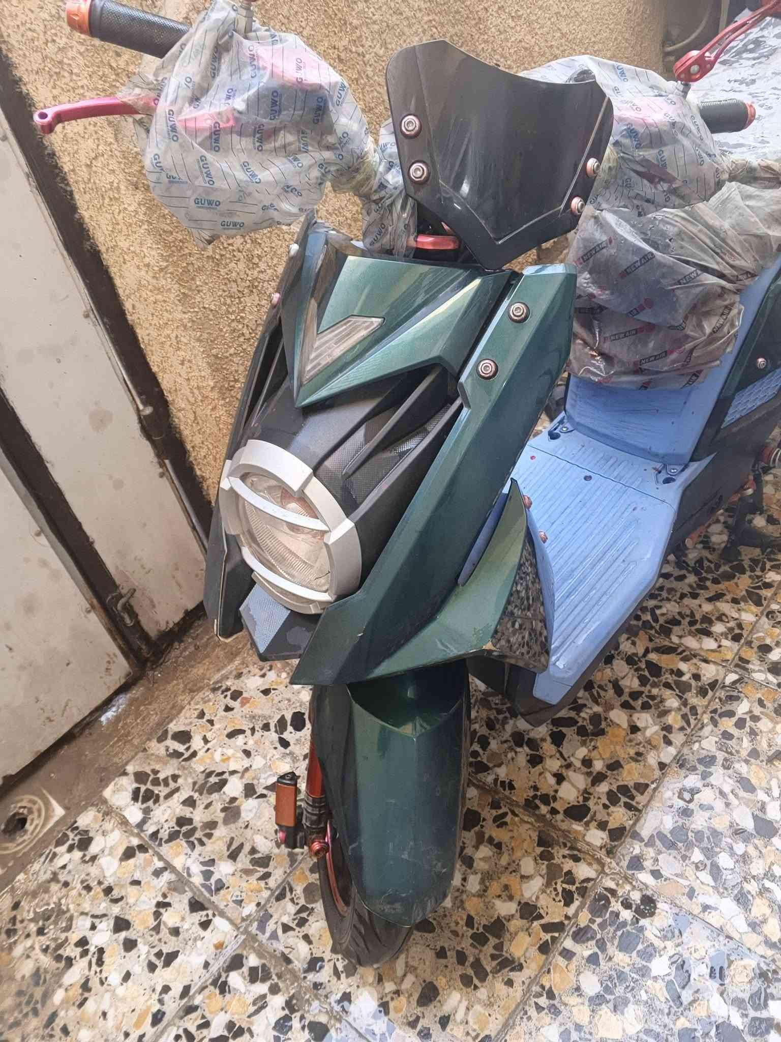 سلام عليكم ورحمة الله وبركاته 
من رخصت ادمن 
دراجه شحن ياباني جديده كل نقص ما بيه كهرباءيات شغاله جميع بيه ريموت مواصفات كلش حلوه بس نقص بيه باتريات كل لبيه شغال حته رايت الامامي اربع الوان مواصفات تخبل سعر دراجه 500عنوان بغداد مدينة صدر تقاطع كسره وعطش لبيوت مال ابو درع هاتف،***********
