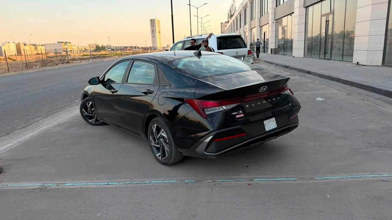 Elantra 2024 ألنترا
سياره فحص مؤقت تترقم شمالي او تترقم محافظات 
سياره نضيفه كلش وكلشي بيها بلاد 

سياره ماشيه 54 الف كيلو متر
حادثها بونيد مبدل بلاد وراس جاملغ مصبوغ 
للأستفسار 
***********
