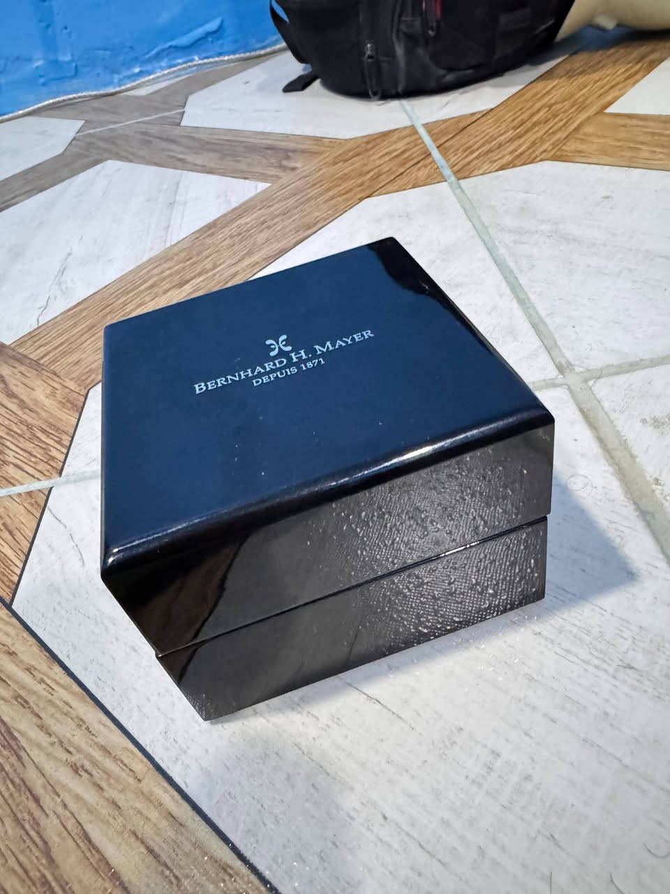 للبيع ساعة Bernhard H. Mayer Drift Watch
ساعة سويسرية أصلية من Bernhard H. Mayer، موديل Drift، رقم الموديل 1111400034.

الساعة نظيفة ومرتبة وتجي كاملة ويا العلبة الأصلية + الكتيب + الملحقات الموجودة بالصور.

🔹 Swiss Made
🔹 مينا أزرق
🔹 ستانلس ستيل
🔹 سوار أسود
🔹 مقاس 44mm
🔹 حركة كوارتز

سعرها بالسوق لنفس موديل Drift يوصل تقريبًا إلى 700–800 دولار .

 

الساعة مثل ما مبين بالصور، وتكدر تفحصها قبل الشراء.

المكان بصره .

للاستفسار مراسلة ***********
