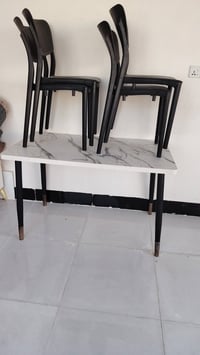 ميز طعام • قابل للتفاوض • واتساب