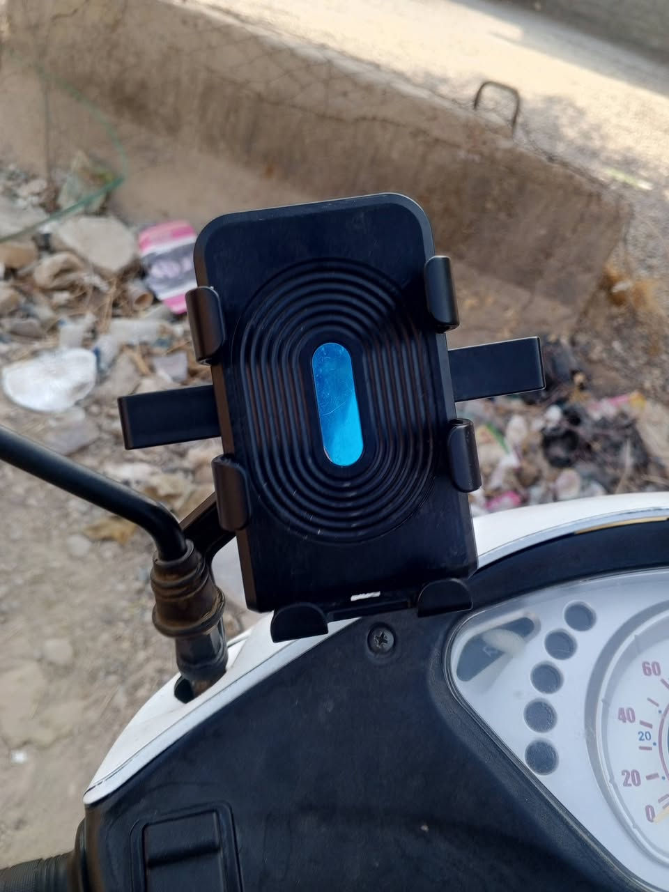 سلام عليكم
للبيع جنطه دليفري نظيفه وجديده و ستاند موبايل و جنطه جتف شلعه كامله ب 35 الف 
***********
