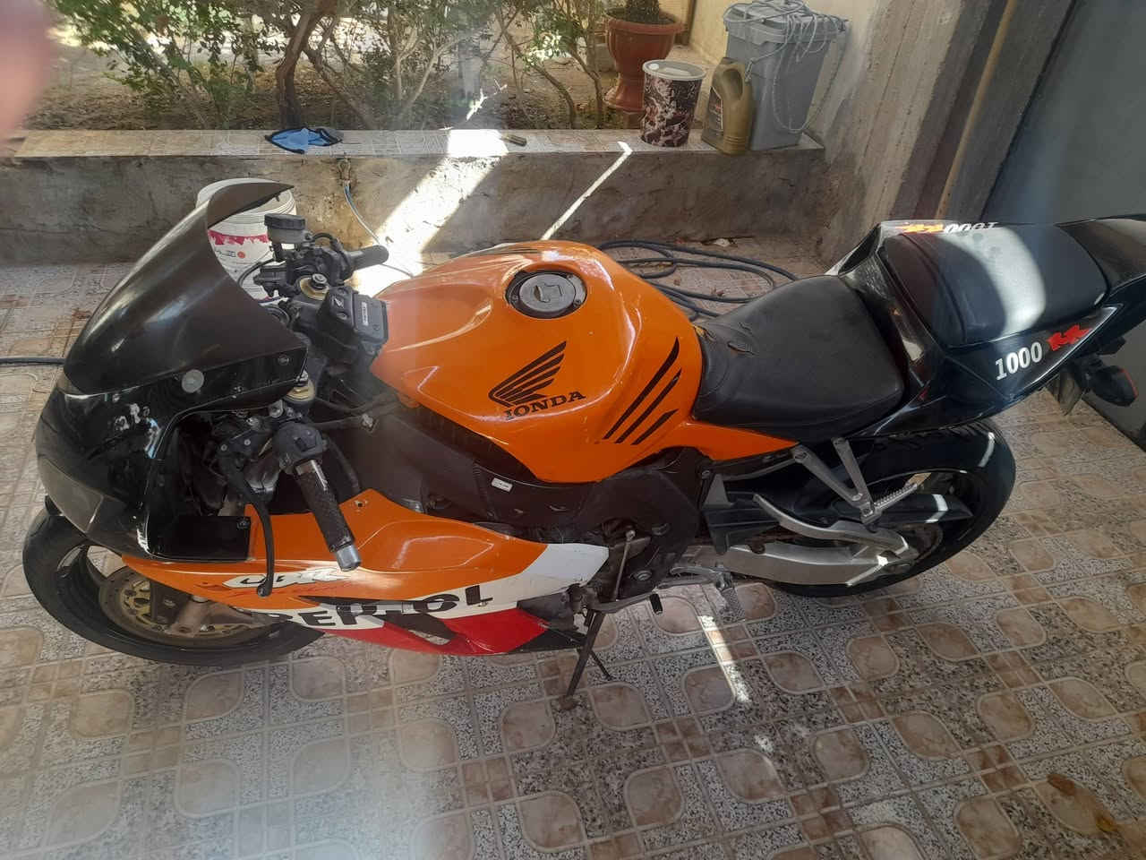 للبيع CBR1000RR مكان الرمادي التواصل ***********
