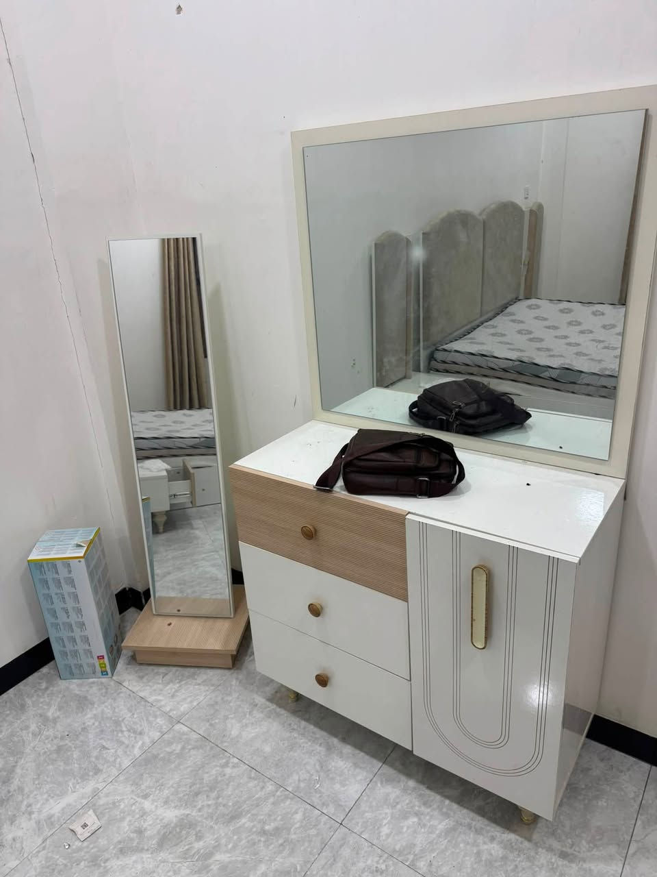 اغراض استعمال قليل للبيع فقط ٦ اشهر مستعمله باسعار مناسبه للتواصل ***********
