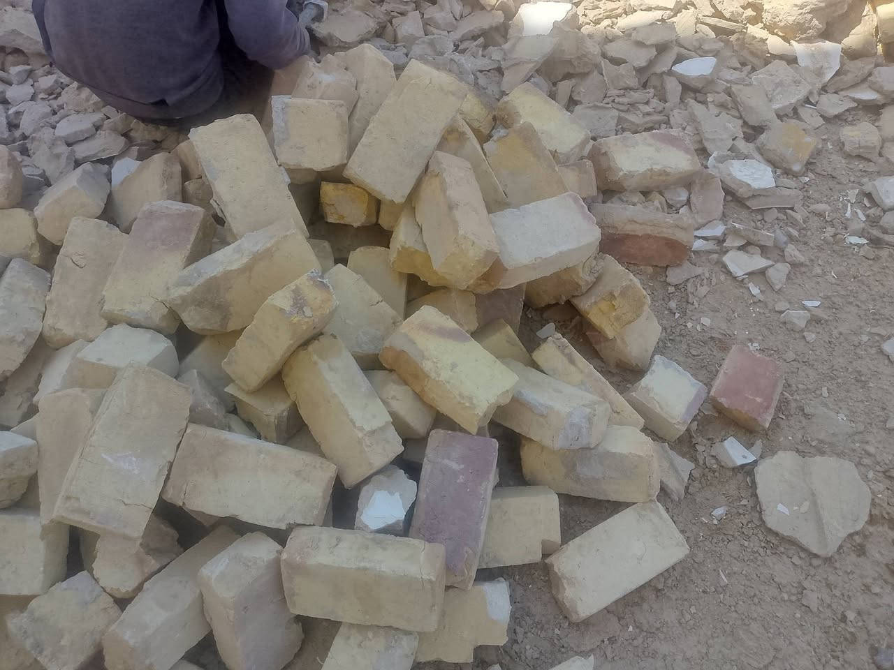 ***********‬‏
يوجد طابوق عادي نظيف اخو الجديد للبيع مال تفليش
