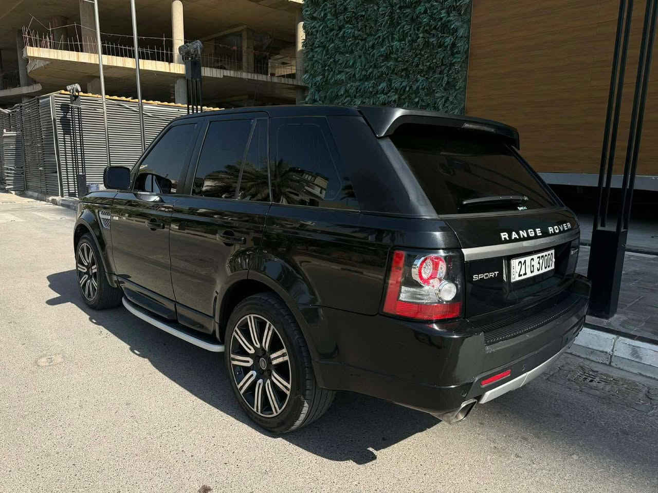 للبيع او المراوس حسب القناعه السعر 145 اتصال او واتساب ***********
رانج روفر سبورت ٢٠١٣ مكينه عاديه بدون سوبر مرغوب 
تضليل 80% بالسنوية
*السيارة بدون حادث بدون صبغ فقط مكان بارد على كد اصبعين وبعده ممصلح + صبغ دعاميات 
محرك+كير+ فورويل على الفحص، جيك انجن طافي 
بطارية جديدة varta 100 amp 
ماطور بورستيرن جديد
تخم بلكات
*السياره ولا خطا بيها بالشاشه صفر مسج 
*جوبلسات جدد وماطور جوبلس جديد نوع KAM الحجم الكبير مو العادي يعني تنسى شي اسمه جوبلس وحتى تقسيم الولف مبدل جديد
*كل مواصفات السياره وكهربائياتها شغاله فتحه جنطه كهرباء ، ٤ ابواب بصمه ، كاميرا حساسات 
*تخم تاير جديد وحساسات ضغط تخم جدد 
*رقم سليمانيه شرط تحويل مباشر
