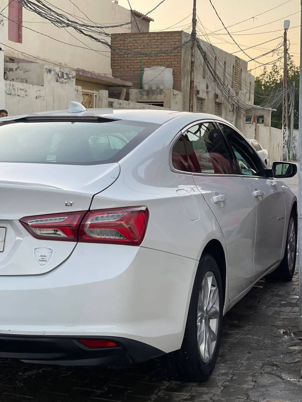 ماليبو 2020 LT
رقم اربيل انكليزي بأسم شركة 
مكينة 1.5 تيربو 
مواصفات LT 
بصمة ابواب 
شاشة +واي فاي + بلوتوت + كار بلي 
كامره خلفية 
مدخل aux .usb. Type c 
تحكمات سترين 
مانع انزلاق 
اوتو ستوب 
كشن كهرباء 
تبريد امامي خلفي 
وباقي المواصفات معروفه 
السياره على حادثها مال امريكا 
جاملغ امامي وباب الصدر والايرباك طاك  
السونار مرفق مع المنشور 
مروس صني اكسنت النترة حسب القناعة 
السعر #93 وبيهة
***********
