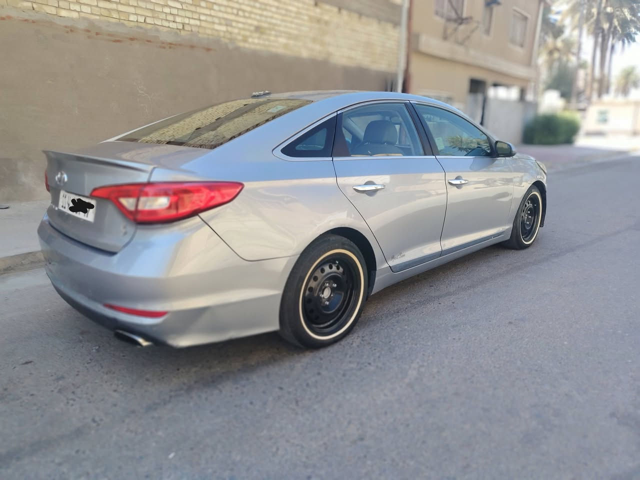 سوناتا موديل 2015
نص فول ☑️ 
محرك 2400  ☑️ 
حادثها جاملغ و بنيد  بدون دواخل  ✔️ 
شاشة كبيرة + كامرة خلفية وكاربلاي وحساس امامي وخلفي ورادار صدر امامي خلفي كله جديد تخم تاير ويل+ تبريد ثلج  ❄️ + مثبت سرعة + رقم بغداد تحويل ثاني يوم + مكاني بغداد + تنبيه نقاط عمياء  ✅  + الشراي يتصل مكاني بغداد رصافه والسعر 98 وبيه مجال لشراي ***********
