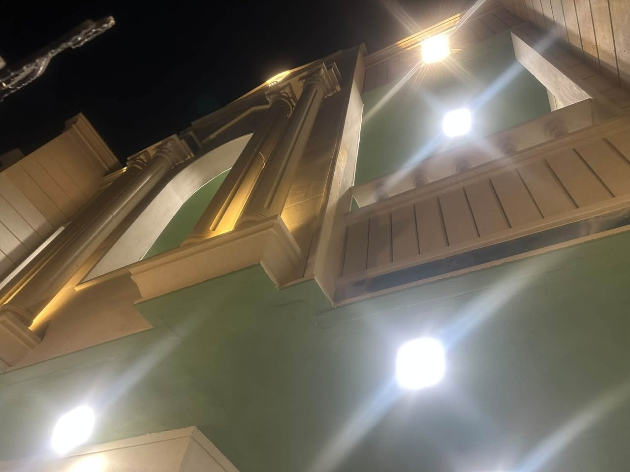 دار للبيع حي التصنيع مساحه 150 متر شارع 12 شغل البيت درجه اولا البيت سحب مغربي بورسلين 30*90 
للاستفسار ***********
للاستفسار ***********
